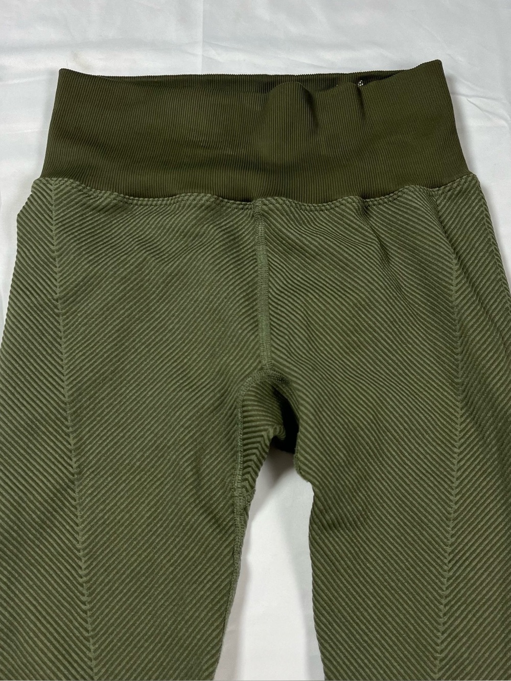 Free People Earthy Green Chevron Ribbed Leggings Size XS Cropped Workout - Picture 3 of 8
